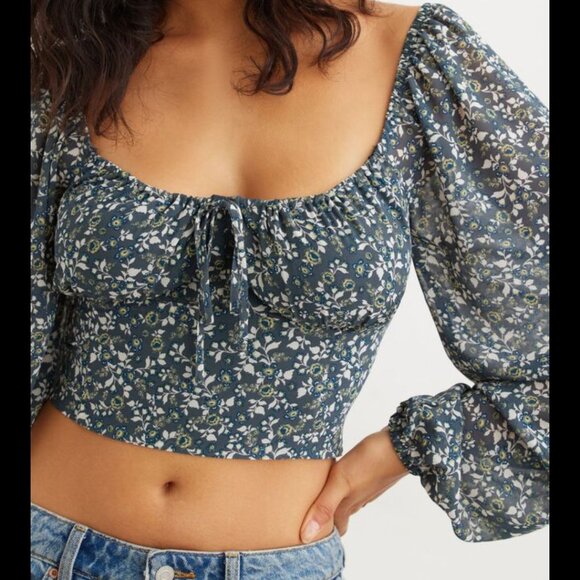 Cropped Blouse with Bubble Sleeves - Picture 2 of 8